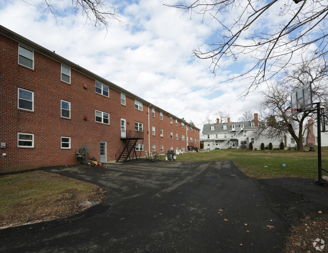 Building Photo - Manor House Apartments