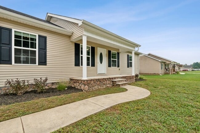 Building Photo - Adorable 3 Bedroom Home in Tullahoma!