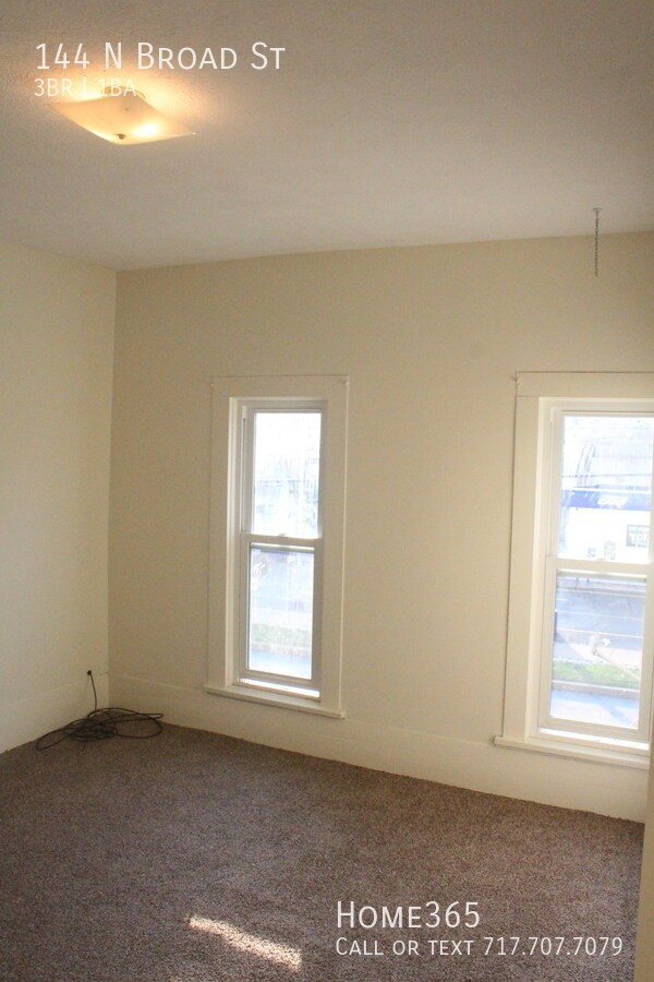 Building Photo - A Charming 3 Bedroom!