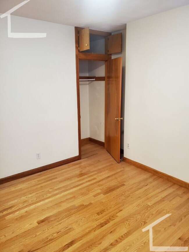 Foto del edificio - Nicely renovated unit with parking included!
