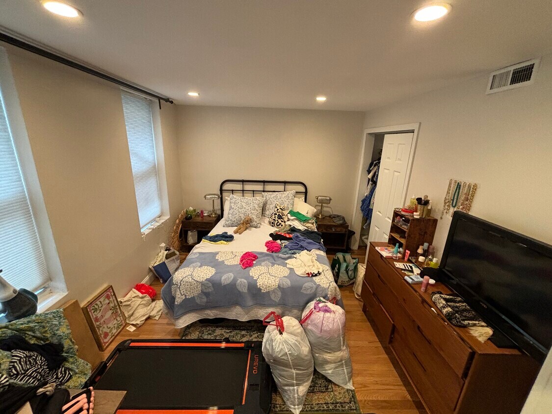 Foto principal - 149 L St