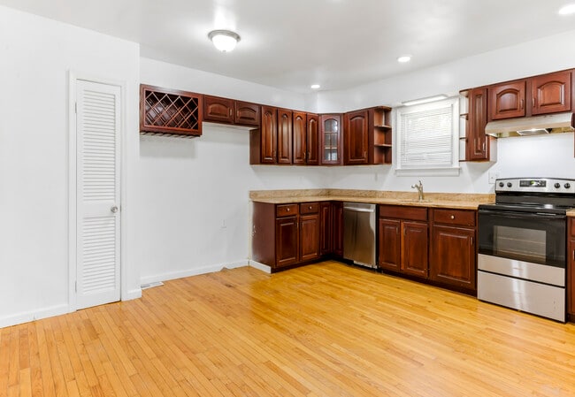 Foto del edificio - 107 River Rd Dr