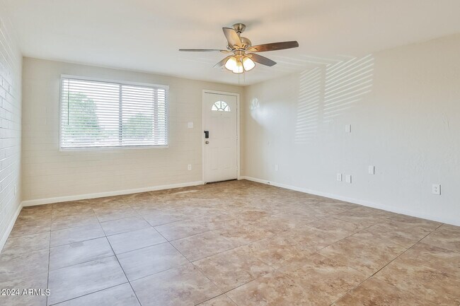 Foto del edificio - 7416 W Glenrosa Ave