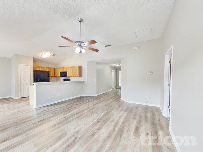 Foto del edificio - 3464 Brahma Bull Cir N