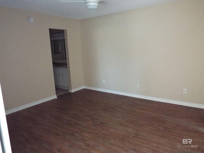 Building Photo - 200 Parma Dr