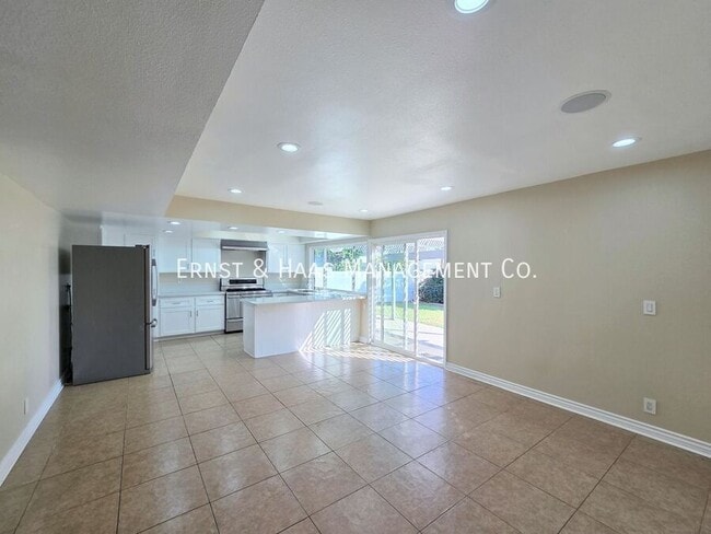 Building Photo - 926 E Bastanchury Rd