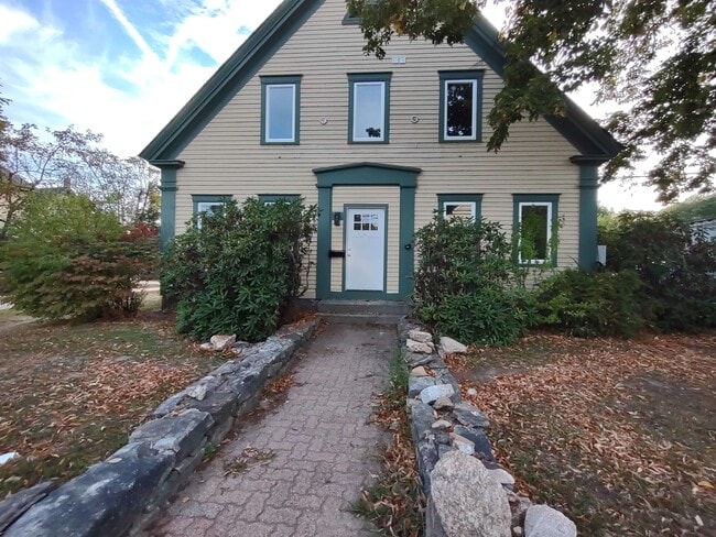 Building Photo - 394 Union Ave