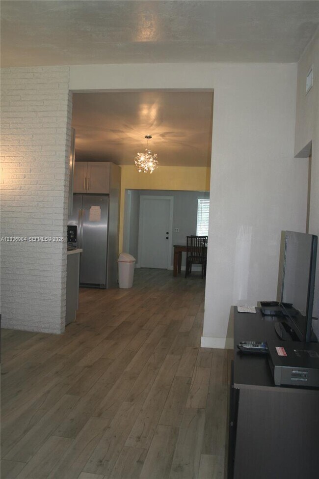 Foto del edificio - 621 SW 64th Way