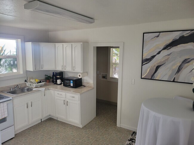 Demostración del espacio de la encimera de la cocina - 979 37th St