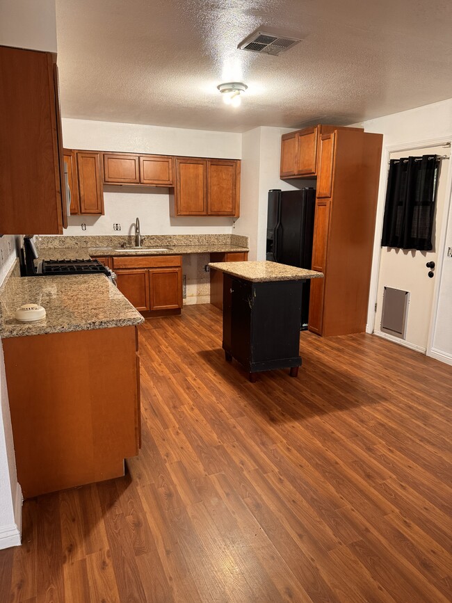 Building Photo - 61538 Valley View Dr