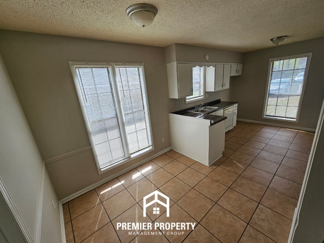 Building Photo - Modern 3BR/2BA Memphis Home | Vaulted Ceilings, Hardwood Floors & Dual Dining