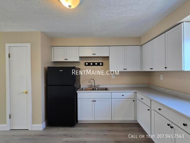 Foto del edificio - 8 Hillside Ln