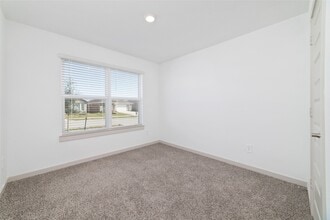 Building Photo - 7010 Fleetwood Crescent Wy