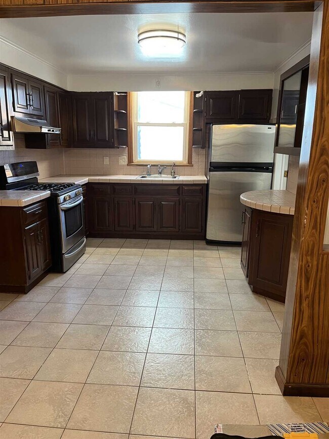 Foto del edificio - 12 Parker Ave