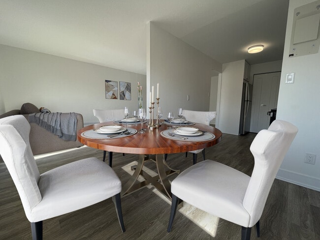 Building Photo - 130-150 Christopher Drive