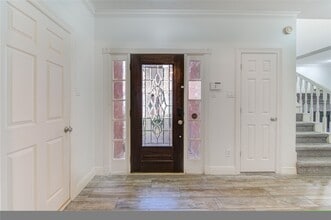 Building Photo - 1115 Enclave Square E