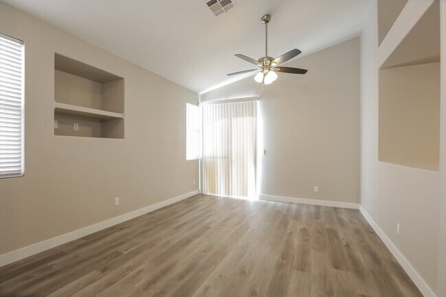 Building Photo - 2134 Polynesia Cir