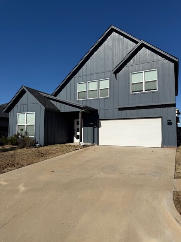 Primary Photo - Beautiful property in Edmond