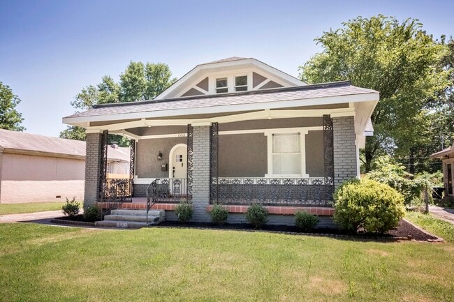 Building Photo - 1553 North Pkwy