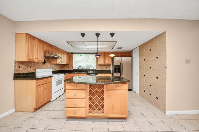 Foto del edificio - 12707 Corona Ln