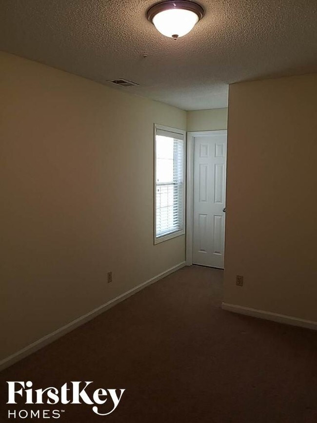 Building Photo - 1155 Oregon Trail SW