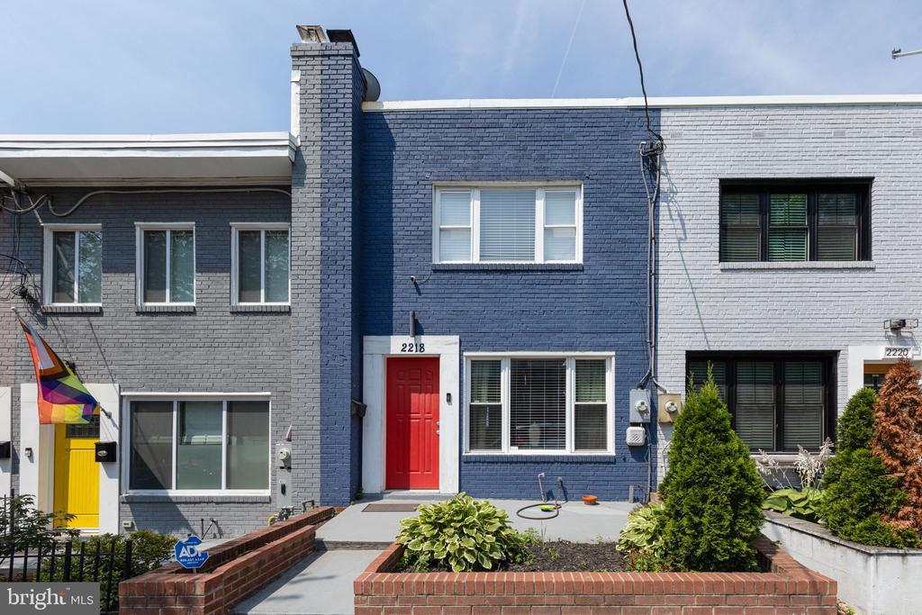 Foto principal - 2218 16th St NE