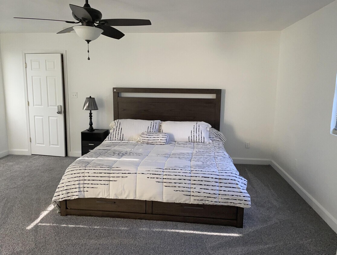 Foto principal - 310 Elm Ave