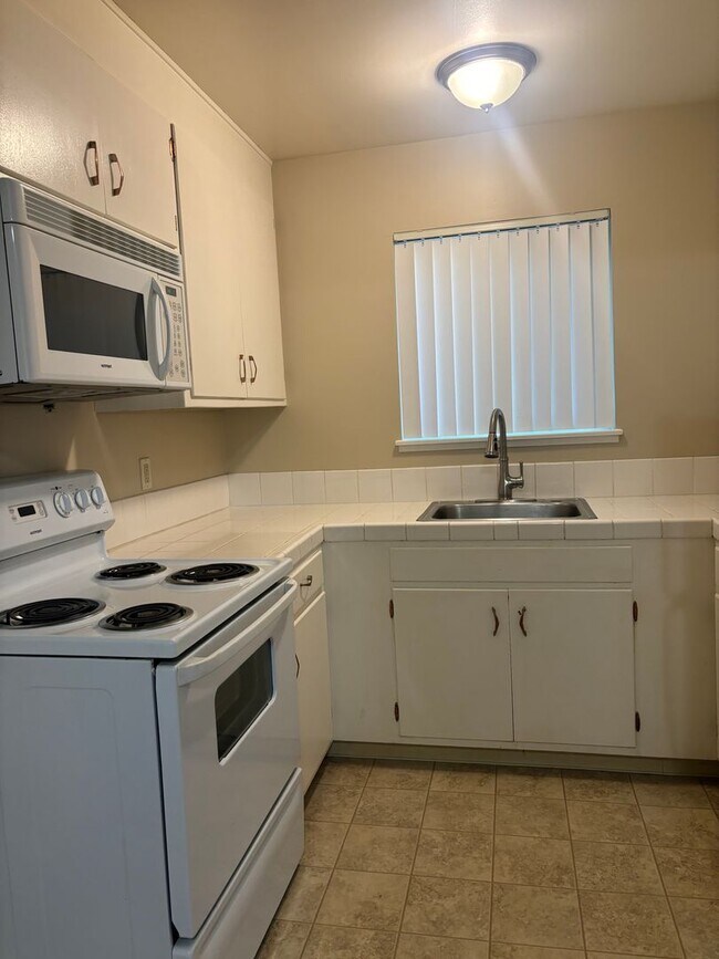 Foto del edificio - NICE QUAINT APARTMENT IN COLFAX!!