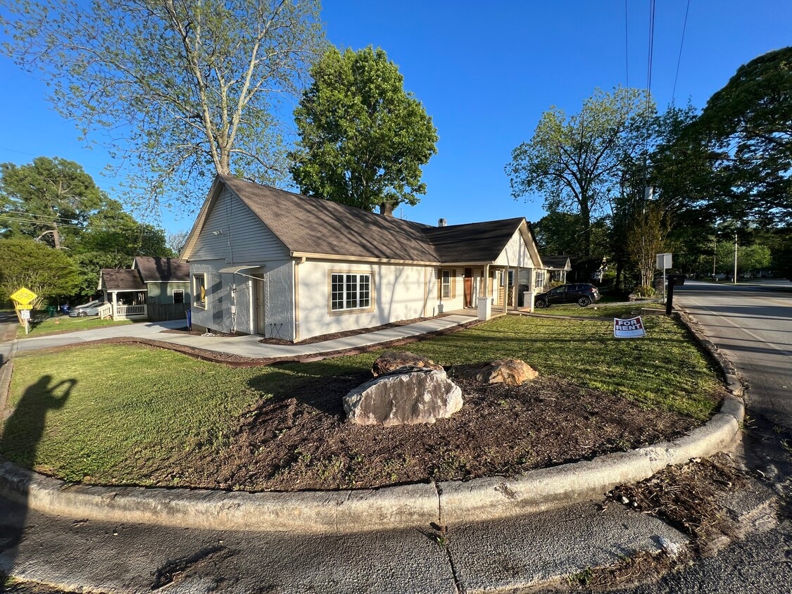 327 N Clarendon Ave, Scottdale, GA 30079 House Rental in Scottdale