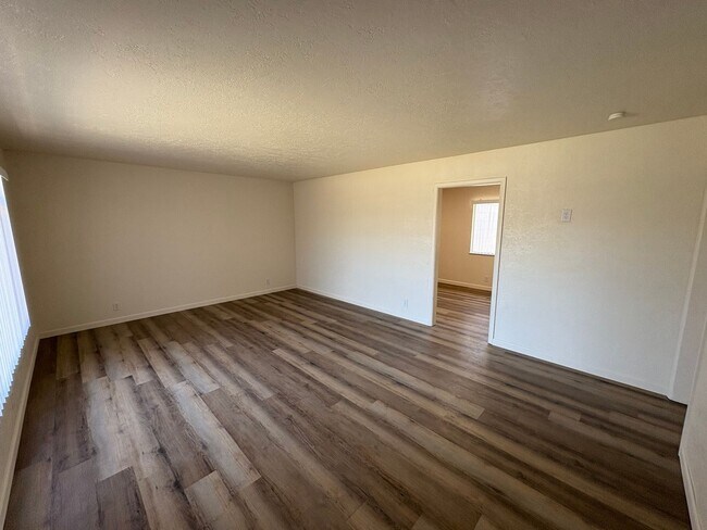Foto del edificio - Updated Interior home in Dinuba near Shopp...
