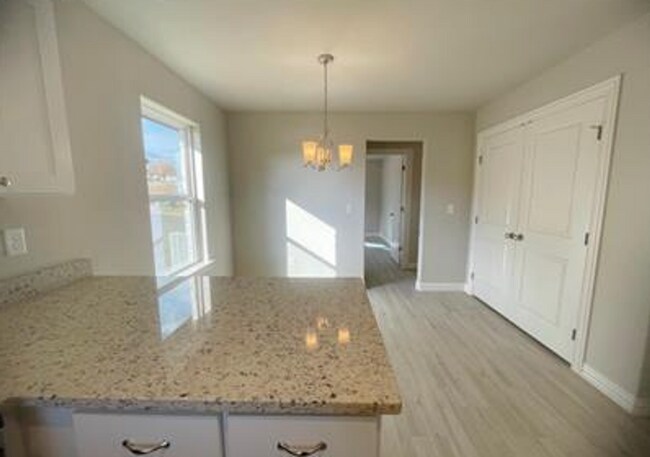 Building Photo - Granite countetop/Washer and dryer/Walking...