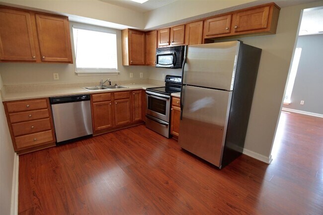 Building Photo - 599 Albion Cir