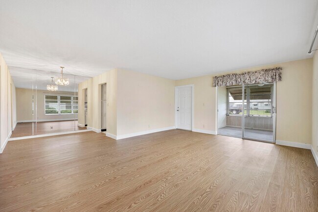 Foto del edificio - 212 W High Point Terrace