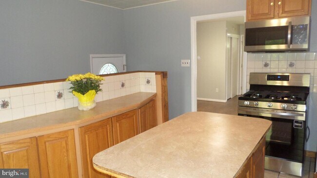 Building Photo - 944 Carvel Dr