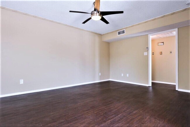 Building Photo - 4524 Amesbury Dr