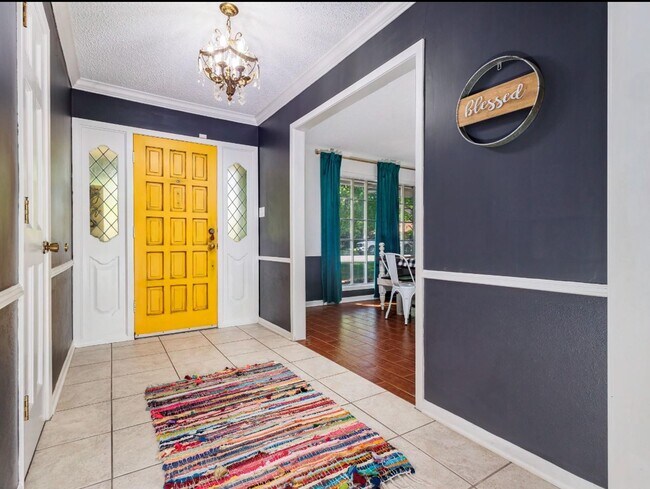 Building Photo - 3 Bed 2.5 Bath Home | Garage | Beautiful C...