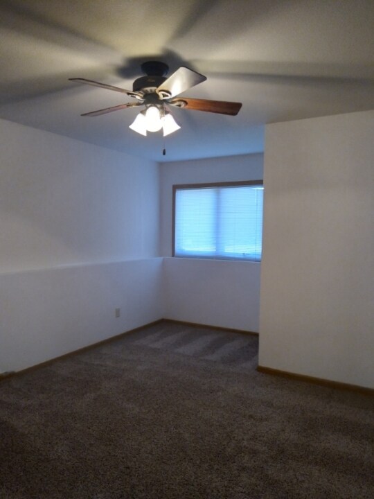 Dormitorio #2 - 150 Erin Ct