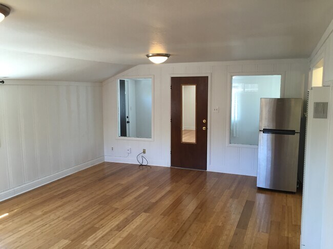 Foto del edificio - 415 Cedar St