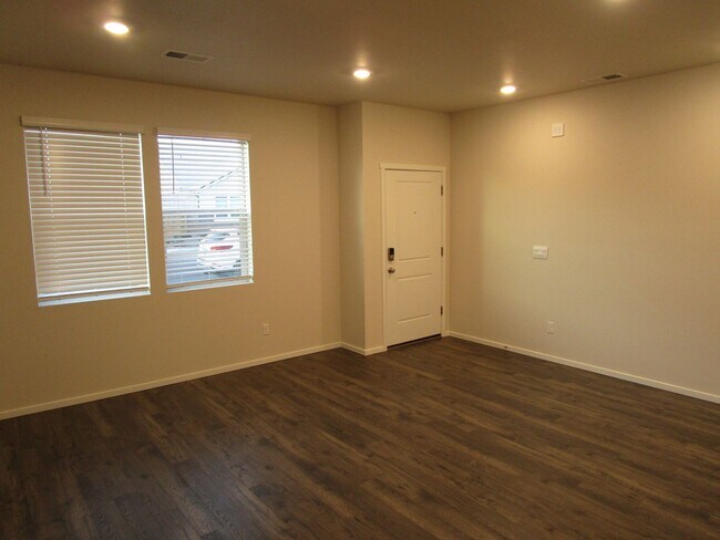 Building Photo - 512 NE Union Loop