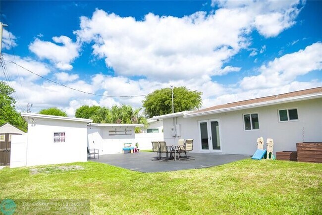 Foto del edificio - 6240 NW 15th St