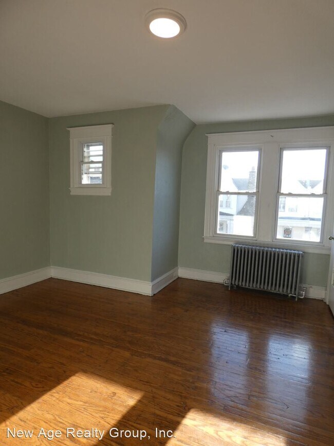 Foto del edificio - 3 br, 1.5 bath House - 217 Kingston Rd