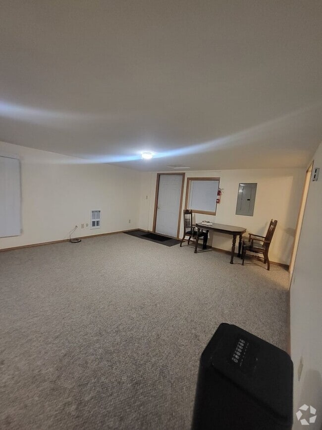 Building Photo - 2710 W Lakeside Dr