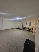 Building Photo - 2710 W Lakeside Dr