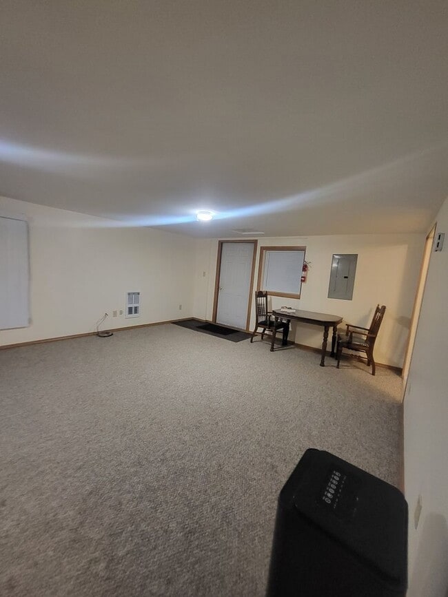 Building Photo - 2710 W Lakeside Dr