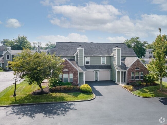 Private Entrances & Garages - Windridge Townhomes
