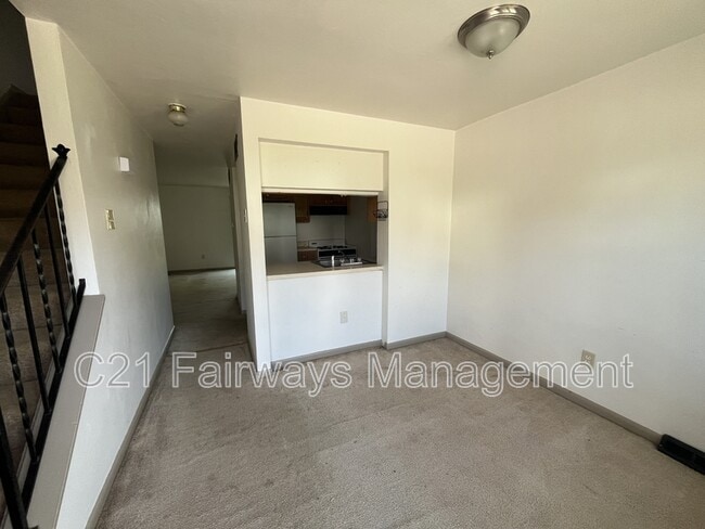 Building Photo - 339 Dersam St