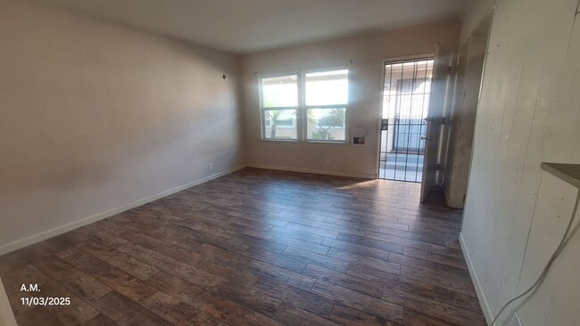 Building Photo - 4037