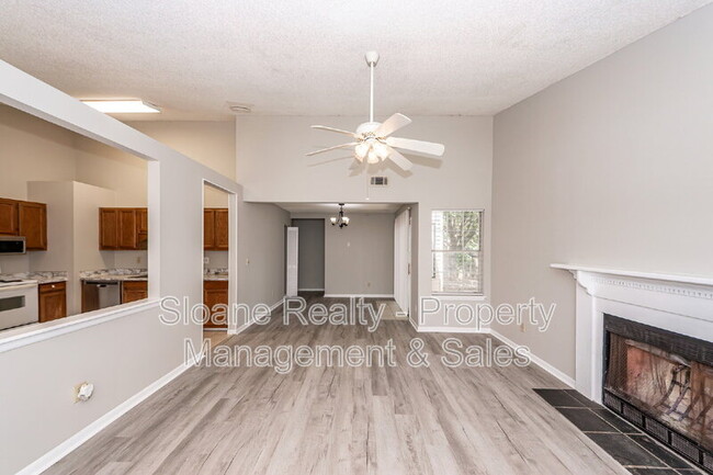 Building Photo - 1022 Oakcrest Dr
