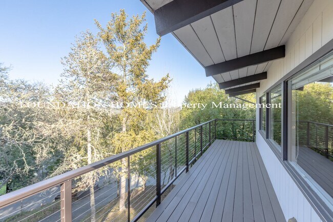 Foto del edificio - Private & Adorable Remodeled Single Family...