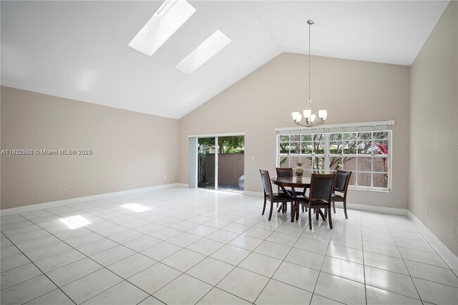 Foto del edificio - 15233 NW 87th Ct